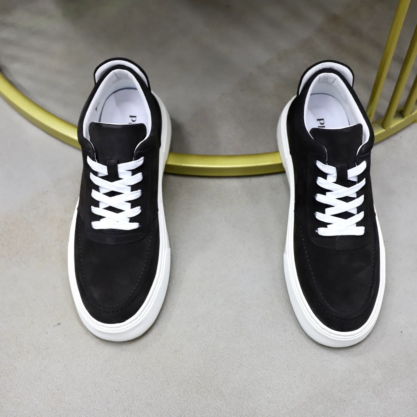 Ex-factory price: 460💰🙅‍♂️🙅‍♂️🙅‍♂️ Brand: PRADA Standard code: 38–44 (45 can be customized) Grade: Same as the official website Material: Original cowhide fabric Comfortable pigskin lining Lightweight wear-resistant outsole Style category: Men's fashionable casual shoes and boots Running sneakers Distinguished luxury brand elements Top luxury Color: actual picture color
